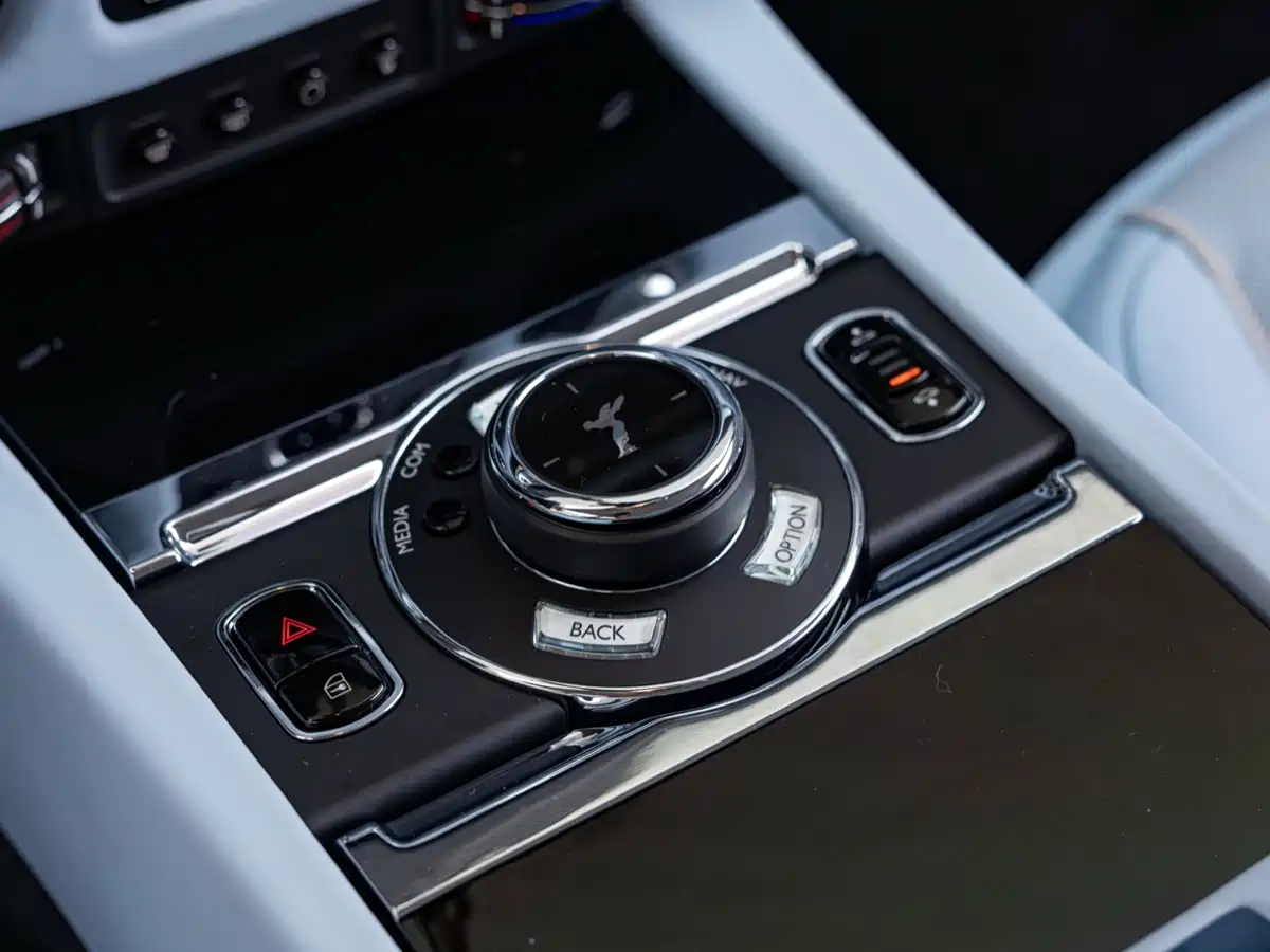Фото 16 - Rolls-Royce Wraith