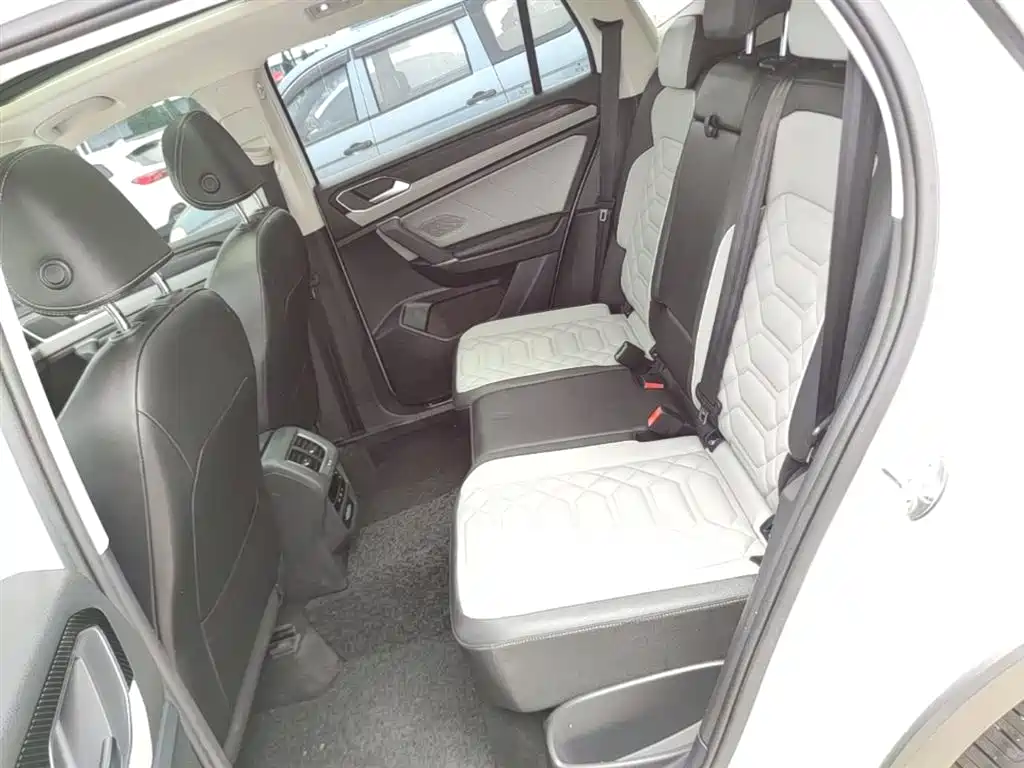 Volkswagen Tayron 2024 300TSI 2WD Luxury Plus Advanced фото 17