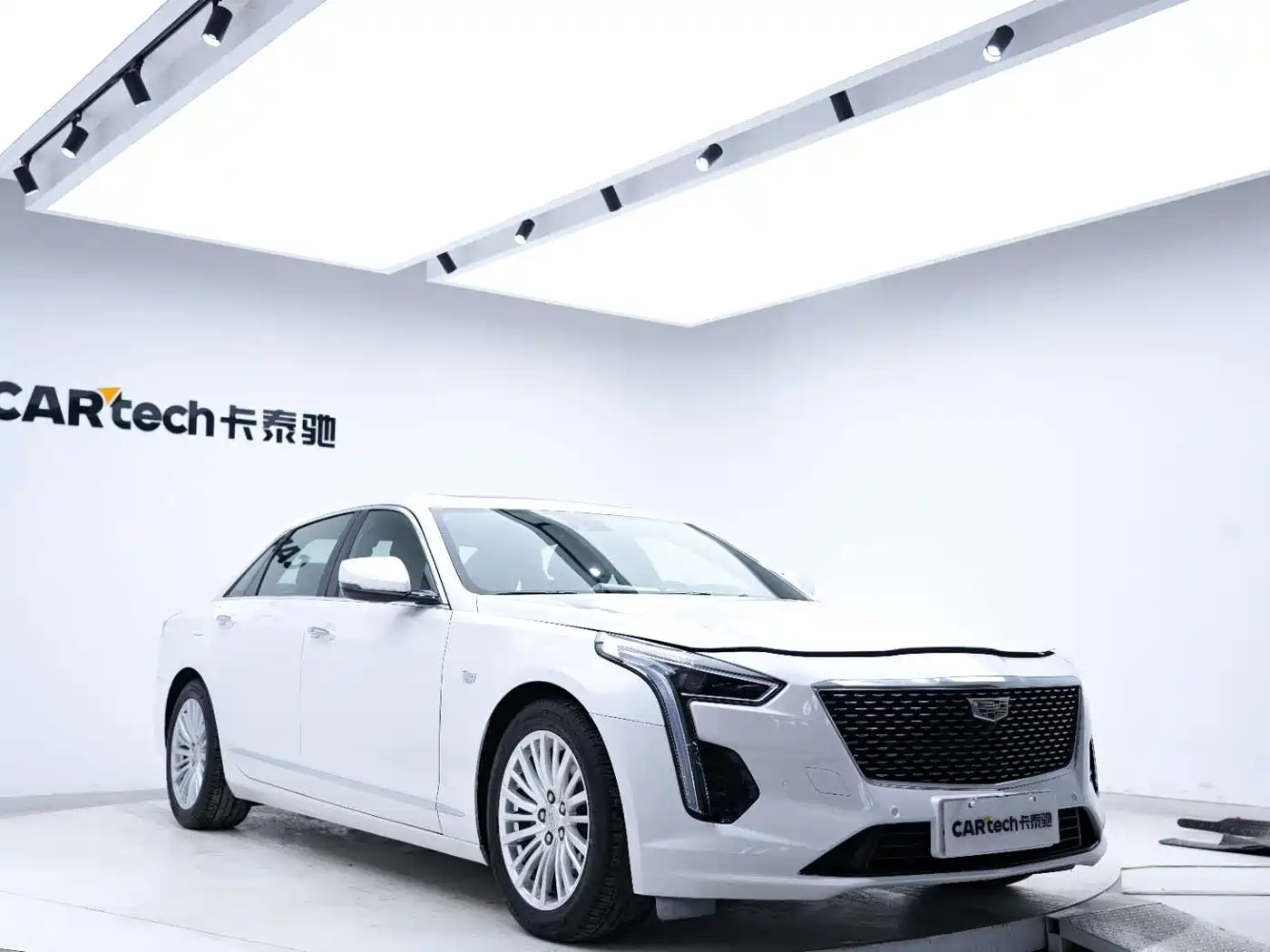 CADILLAC CT6