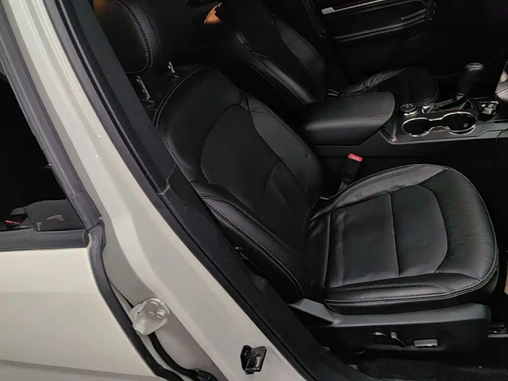 صورة 25 - Ford Explorer (Import)