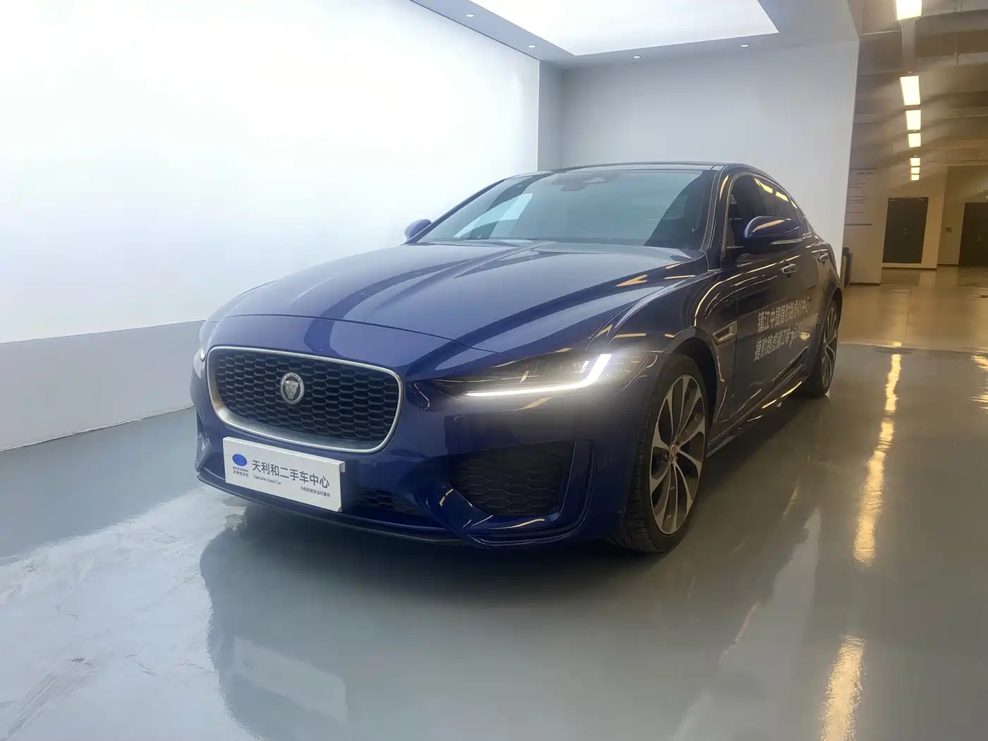 Фото 1 - Jaguar XEL