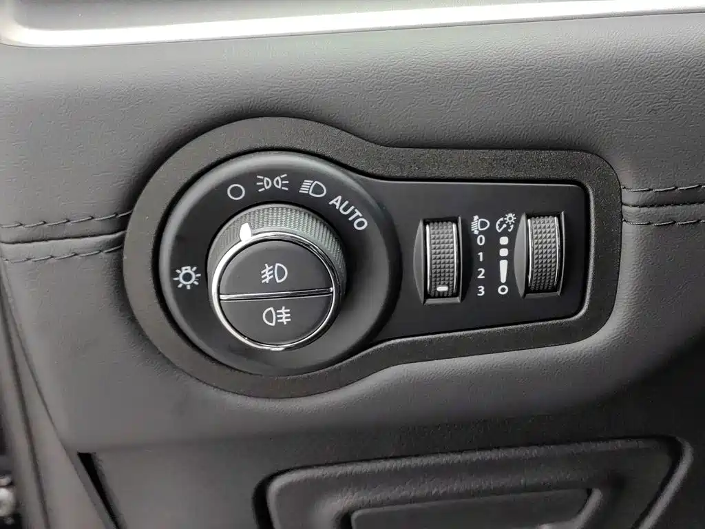 Photo 21 - Jeep Grand Commander