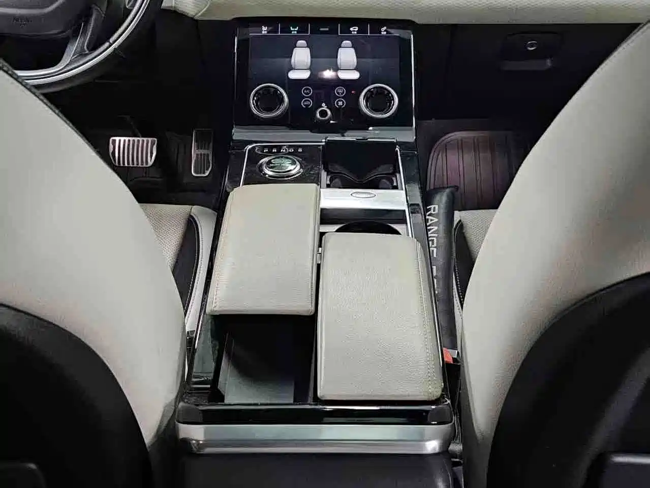 Фото 8 - Land Rover Range Rover Velar
