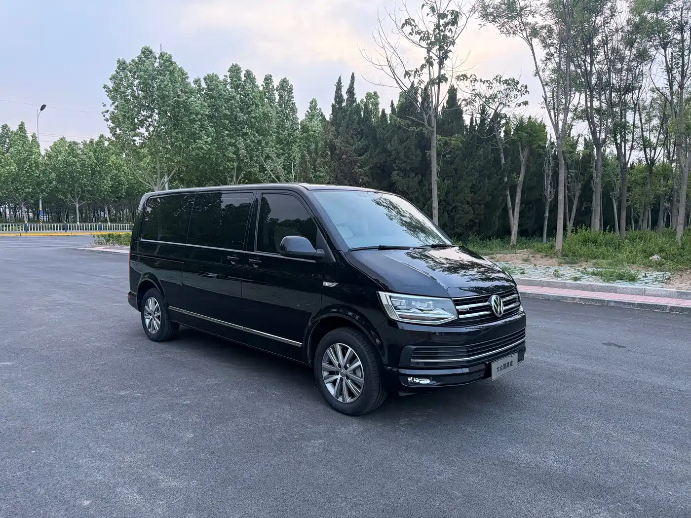 Volkswagen Caravelle 2019 2.0TSI 4WD Luxury 7-seater фото 2