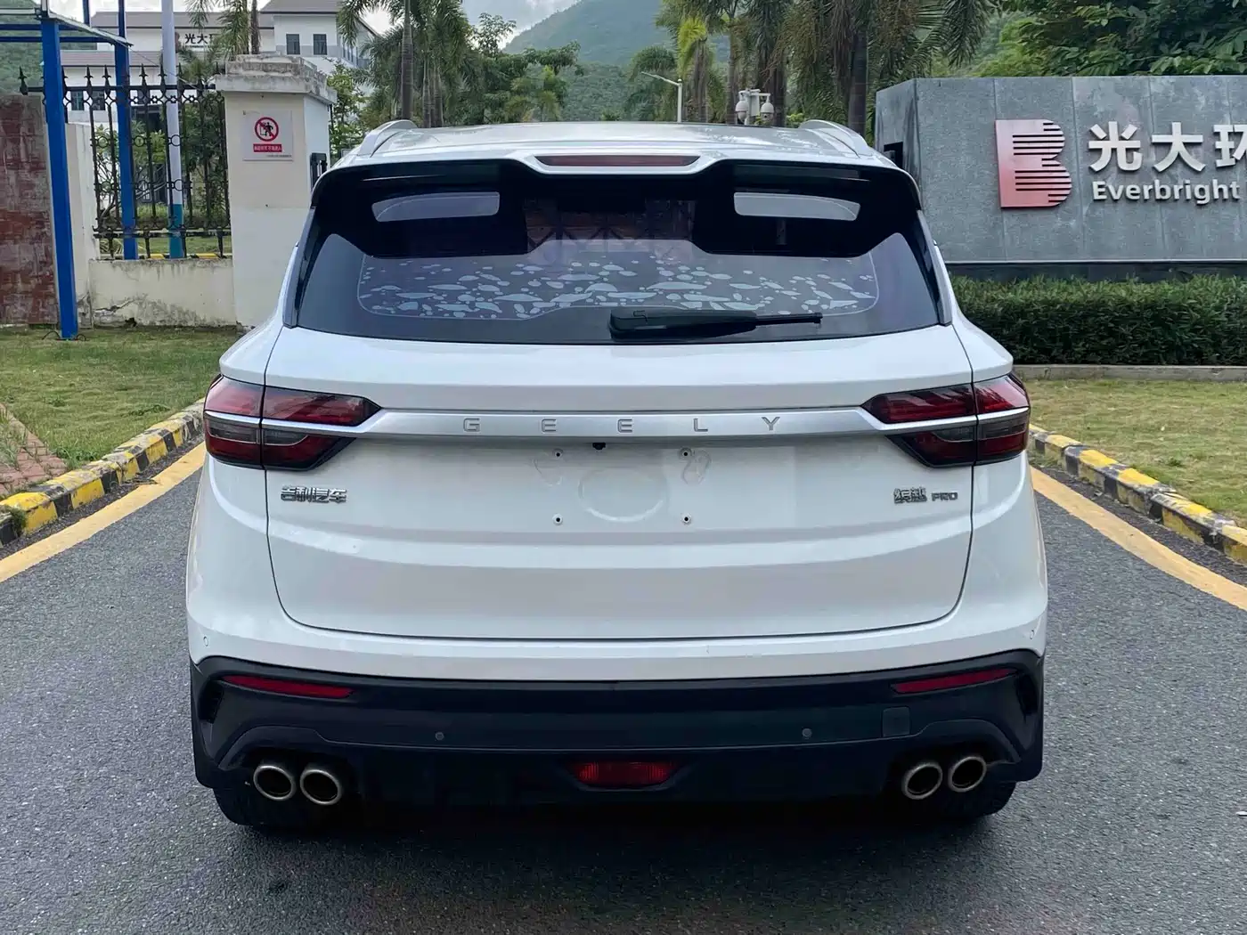 Фото 8 - Geely Binyue