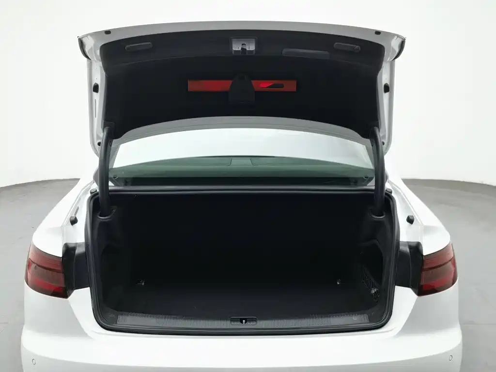 Фото 16 - Audi A4L