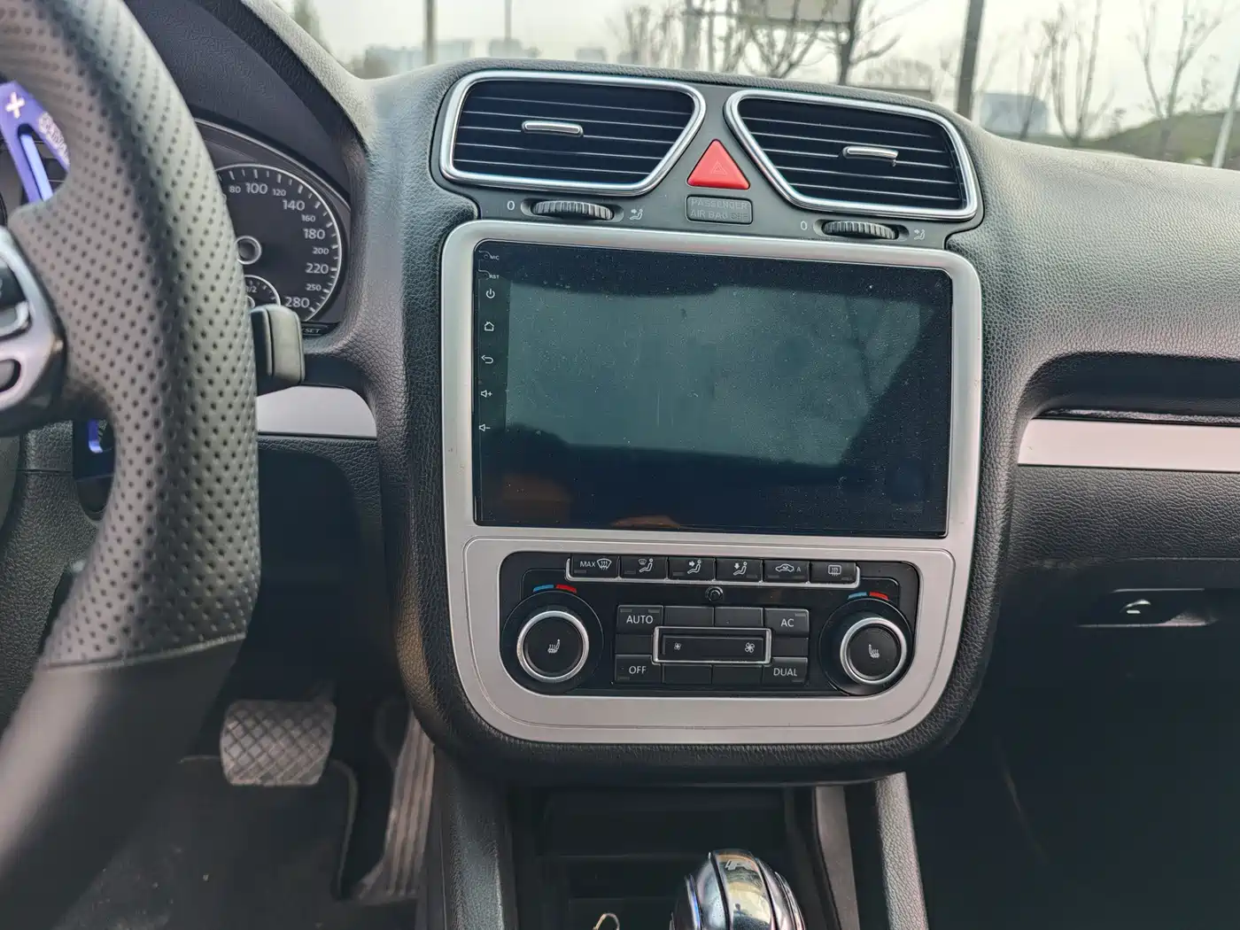 Volkswagen Scirocco 2010 2.0TSI Sport Edition фото 18