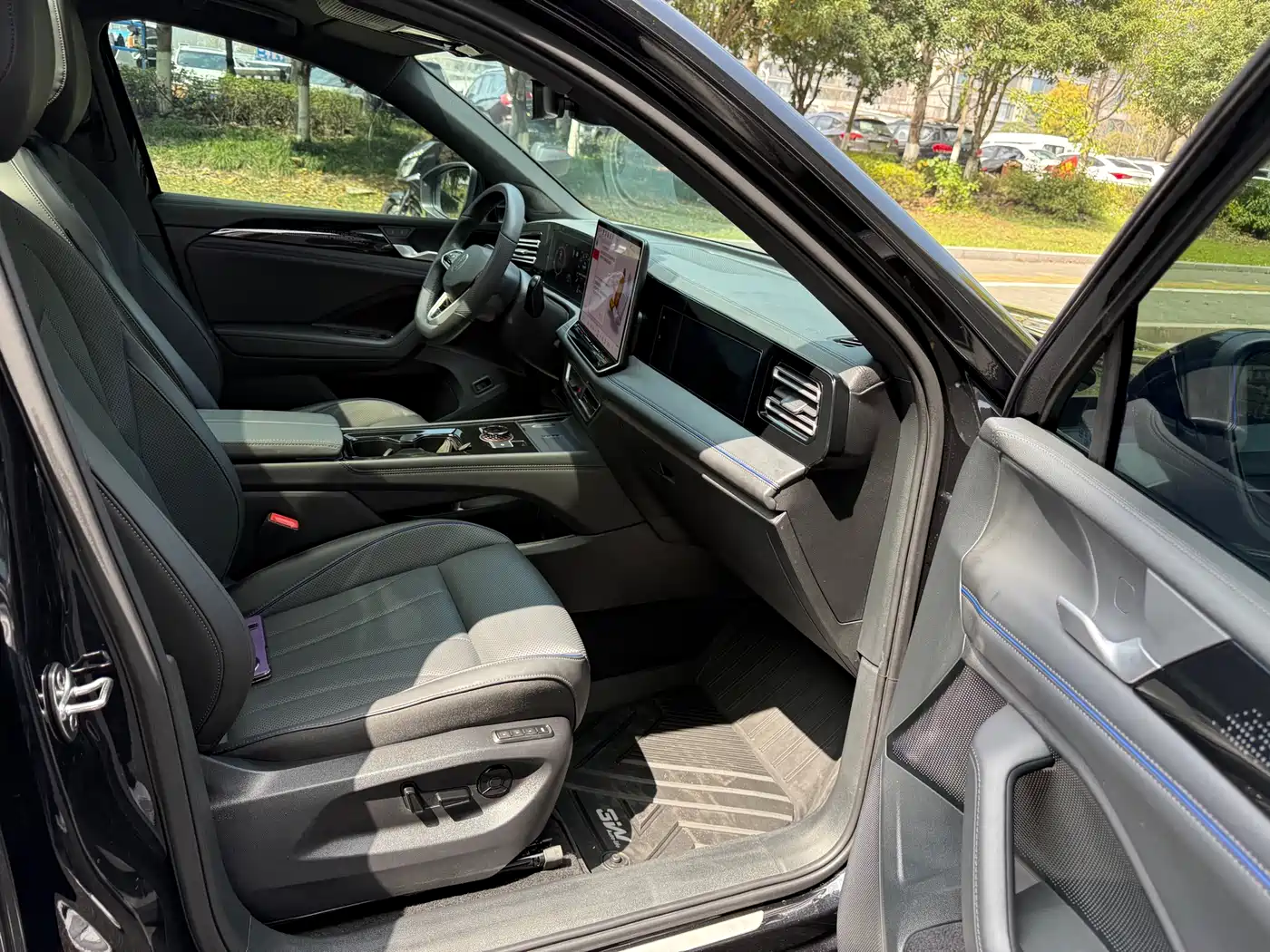Volkswagen Tiguan L 2025 PRO 380TSI 2WD R-Line Smart Leader Edition фото 8