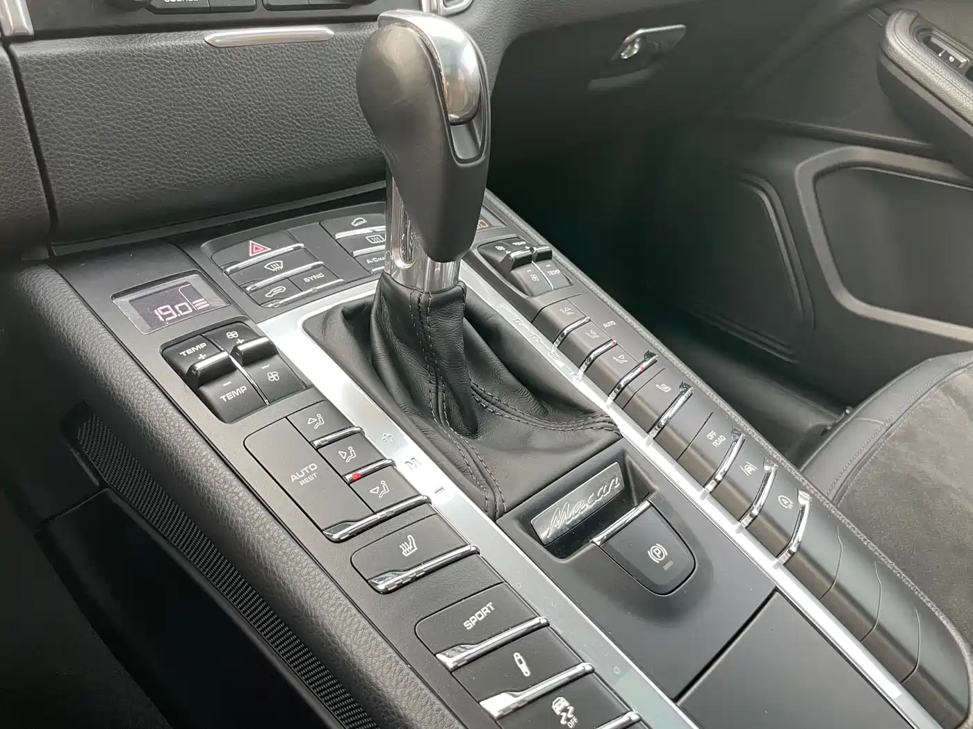 Porsche Macan 2017 Macan 2.0T фото 15