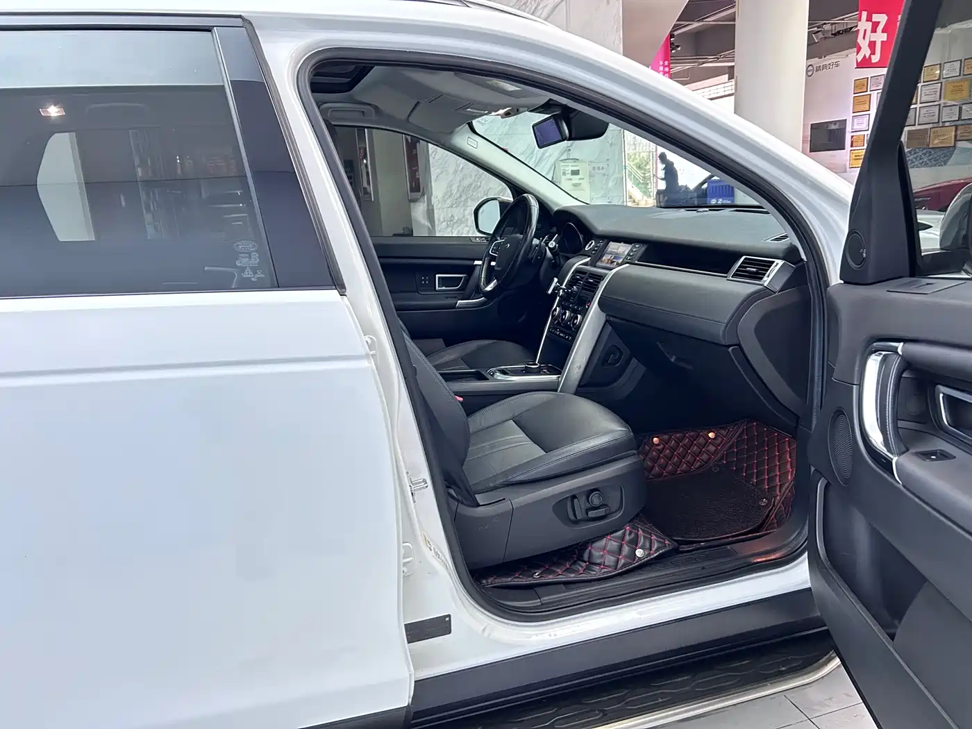 Land Rover Discovery Sport 2018 240PS HSE Edition фото 10