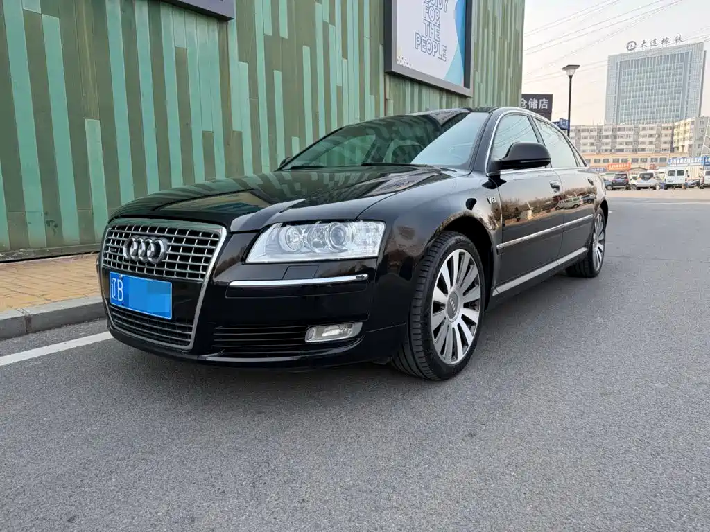 Фото 1 - Audi A8