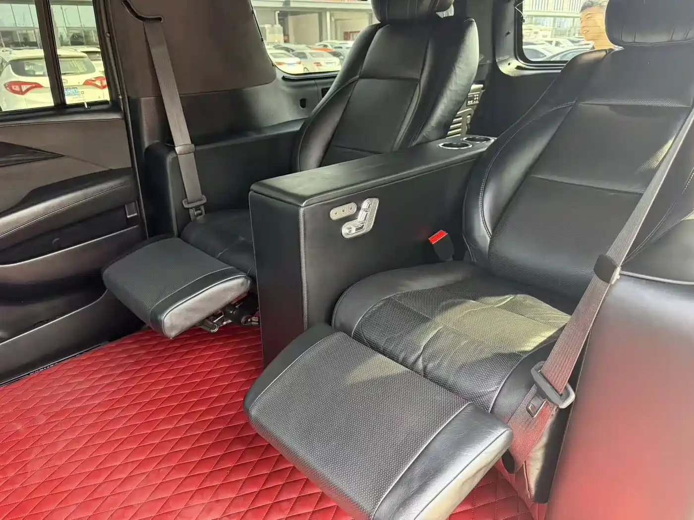 Cadillac Escalade 2017 6.2L ESV Platinum Extended фото 10