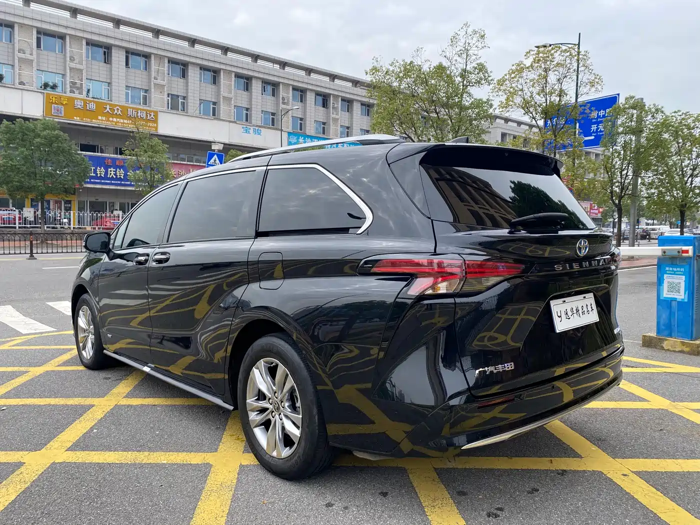 Toyota Sienna 2021 2.5L Hybrid Ultimate Edition фото 6