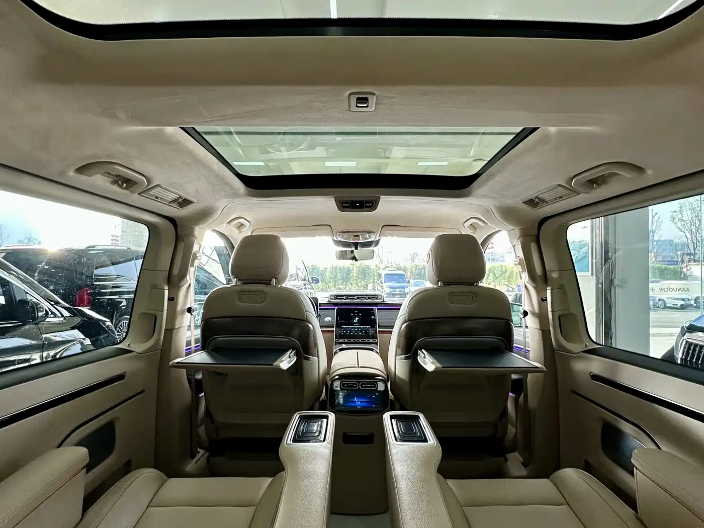 Mercedes-Benz V-Class 2022 V 260 L Long Wheelbase Prestige Edition фото 12