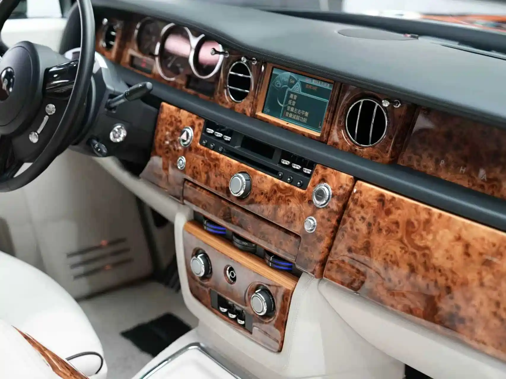 Фото 44 - Rolls-Royce Phantom