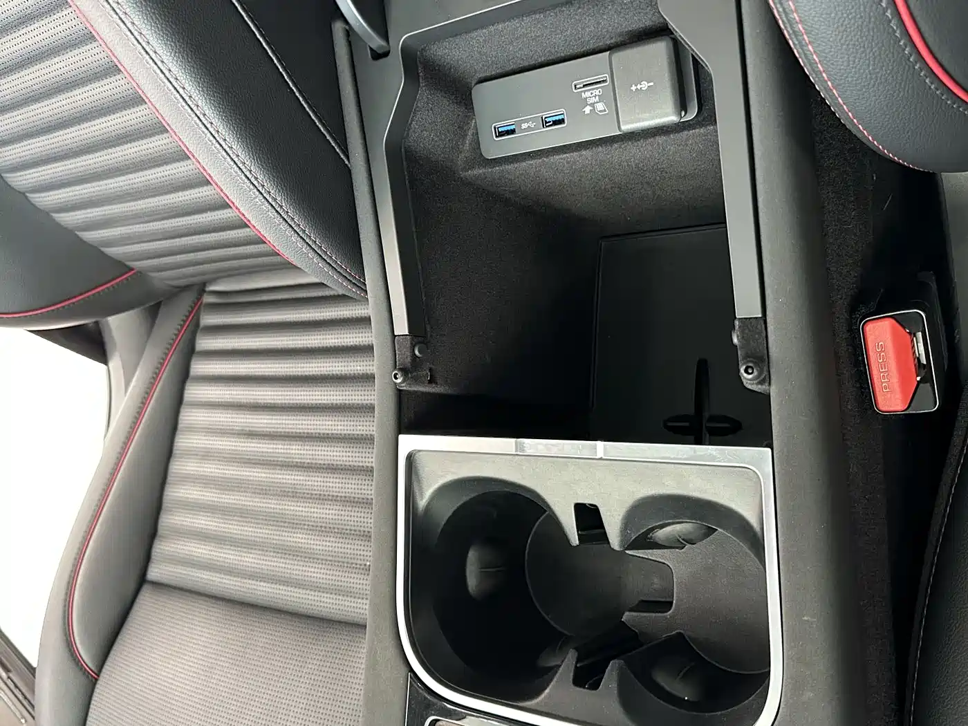 Land Rover Discovery Sport 2020 249PS R-Dynamic Performance фото 25