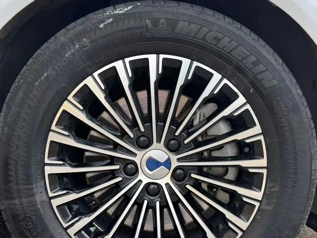 Denza D9 2022 DM-i 970 AWD Flagship фото 11
