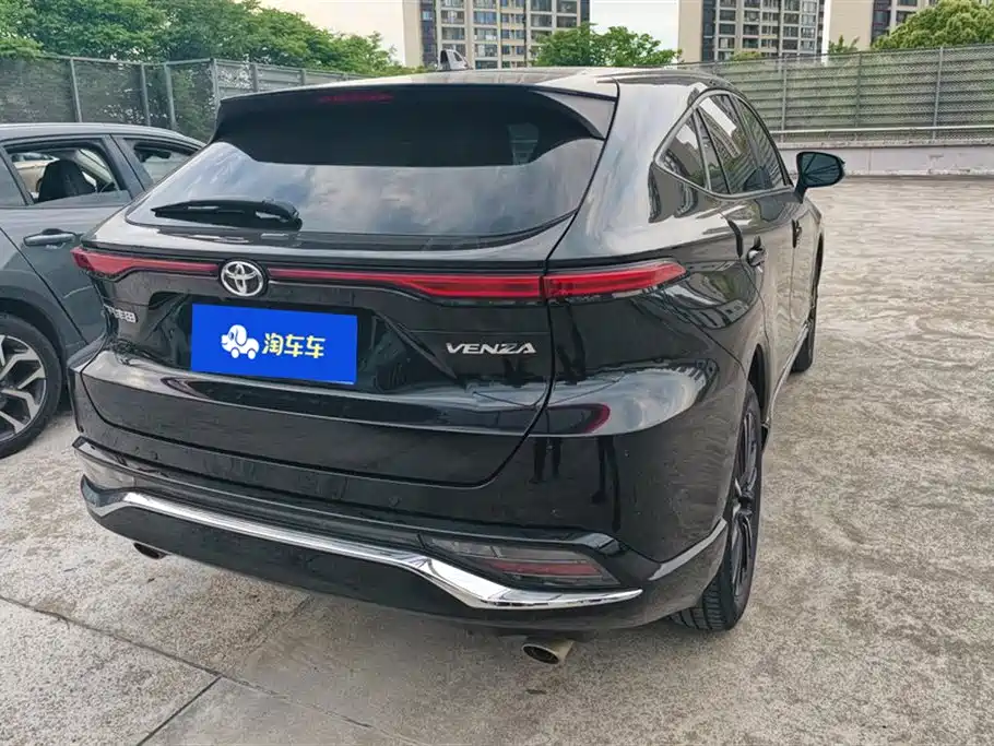 Toyota Venza 2022 2.0L CVT 2WD Premium фото 3