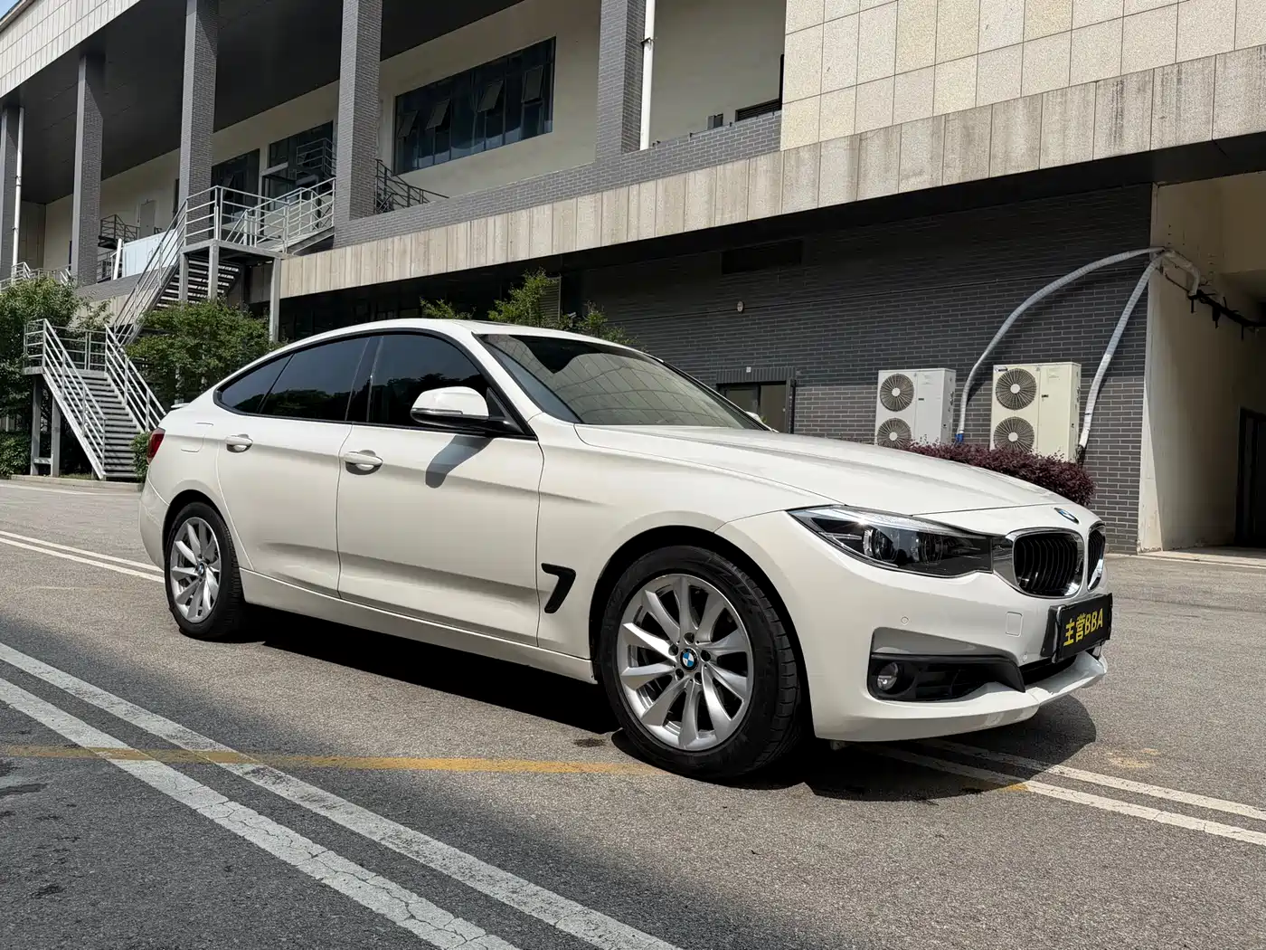 BMW 3 Series GT 2018 320i Fashion фото 3
