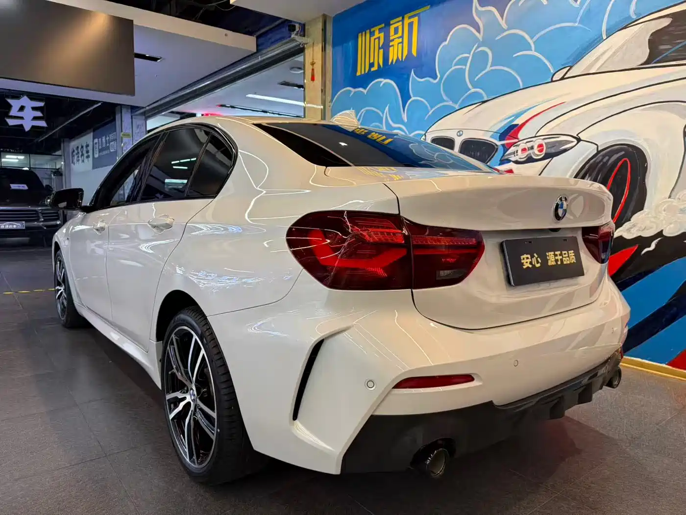 BMW 1 Series 2023 125i M Sport Shadow Edition фото 3