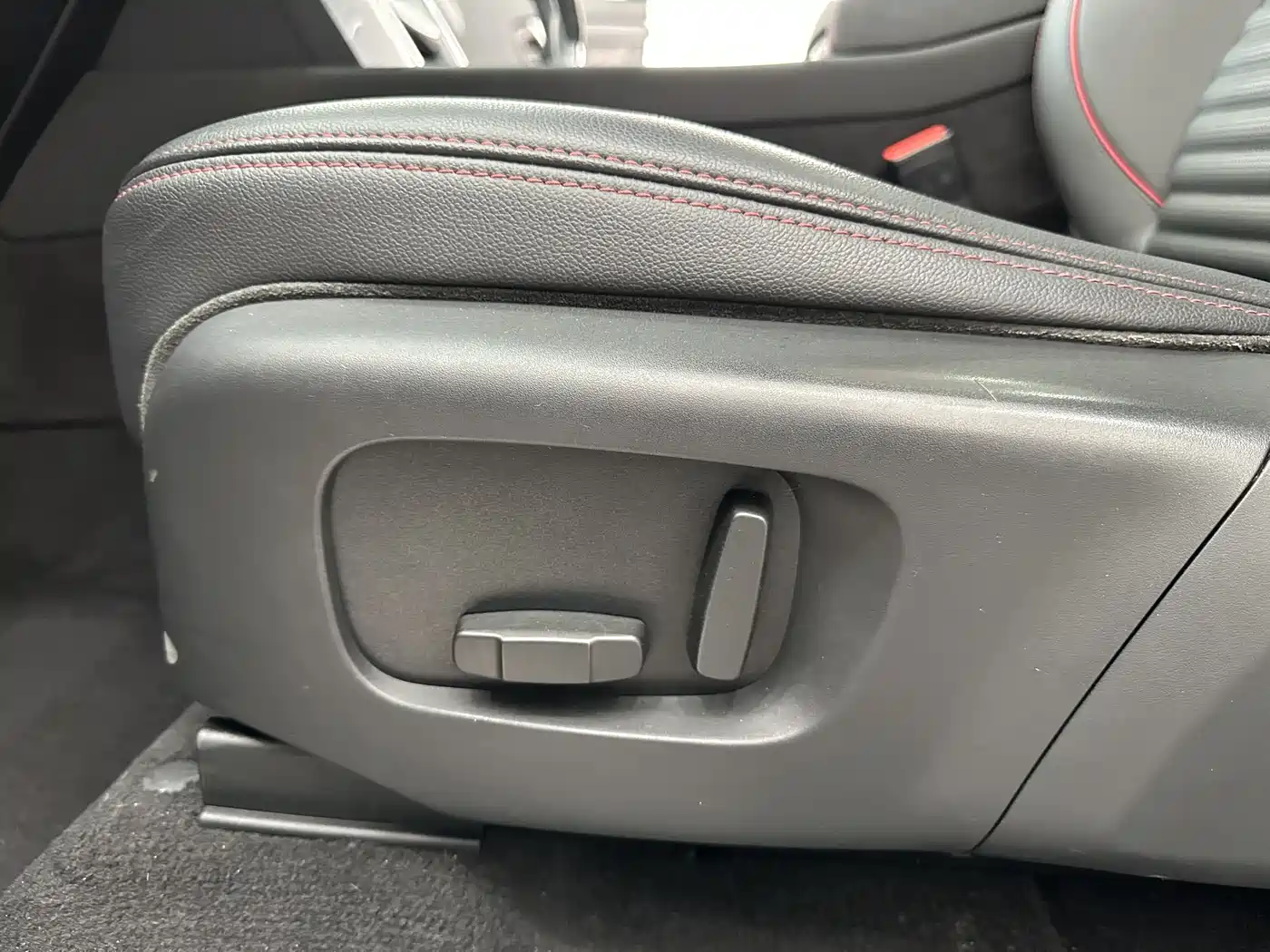 LAND ROVER DISCOVER SPORTS