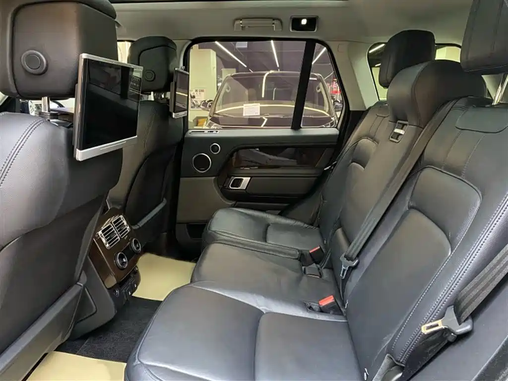 Land Rover Range Rover 2021 3.0 L6 Golden Age Edition фото 14
