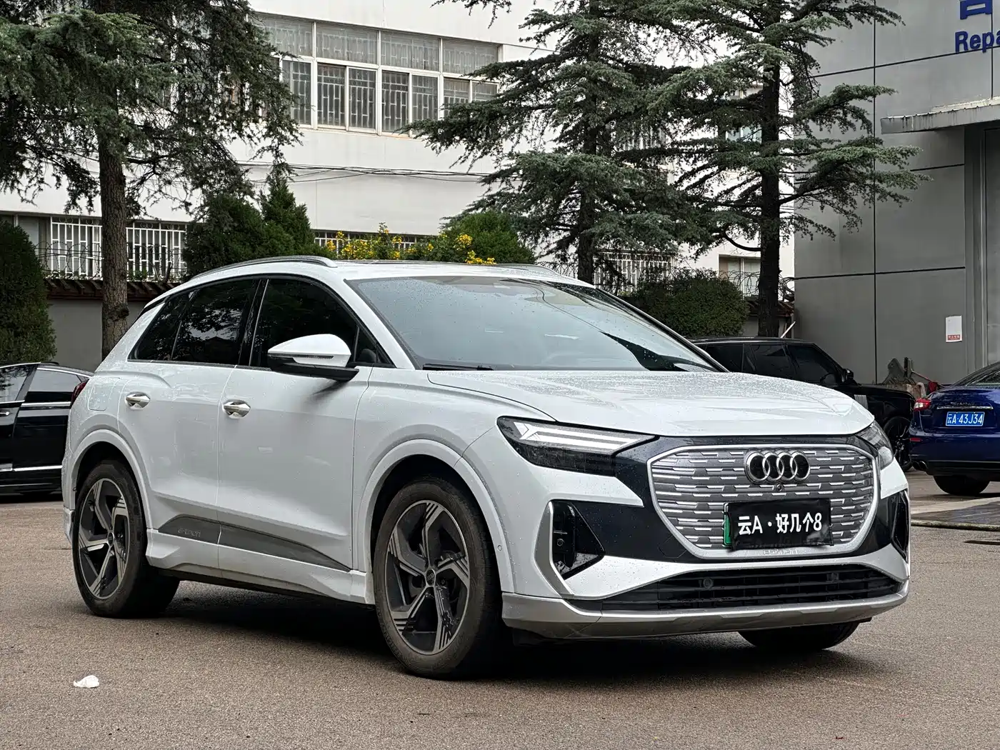 Photo 3 - Audi Q4 e-tron
