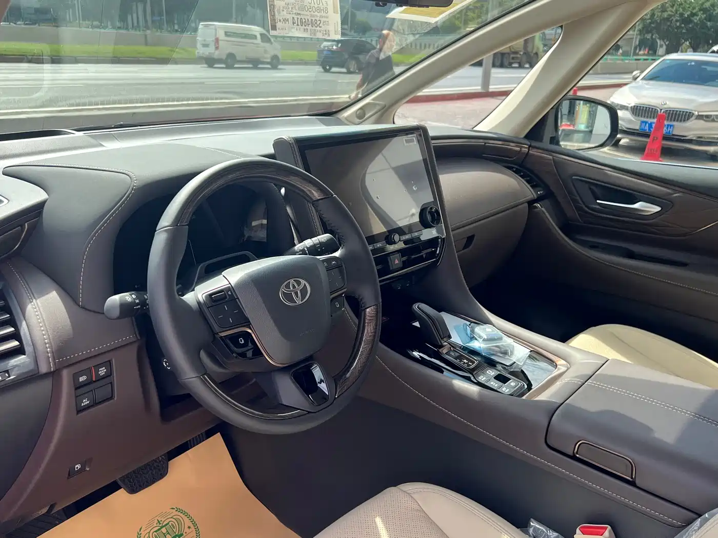 Toyota Alphard 2024 Hybrid 2.5L Ultimate Enjoyment Edition фото 18