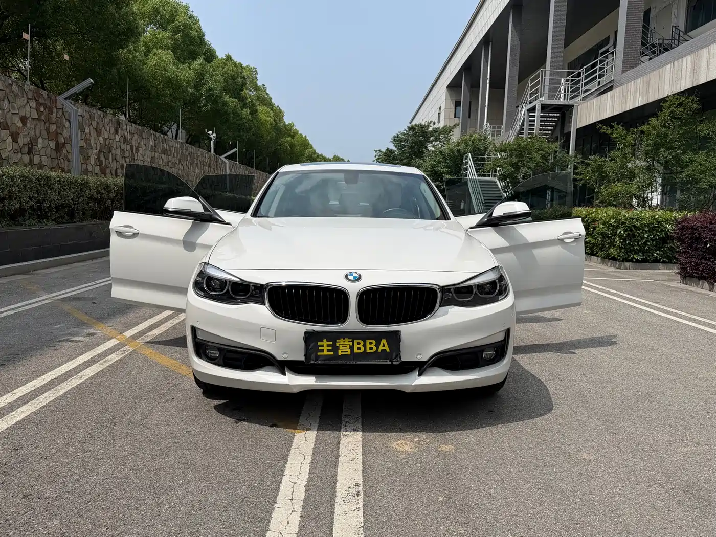 BMW 3 Series GT 2018 320i Fashion фото 5