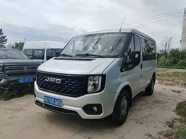 JMC Fushun 2.0T 手动短轴地库版商运型多功能乘用车6座