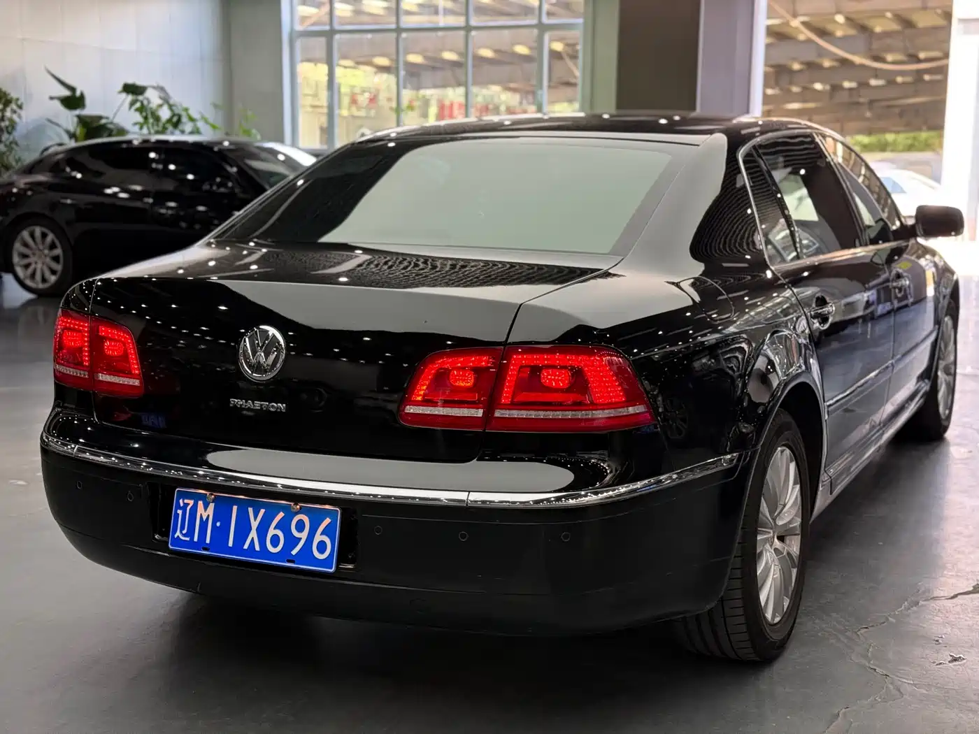 Фото 4 - Volkswagen Phaeton