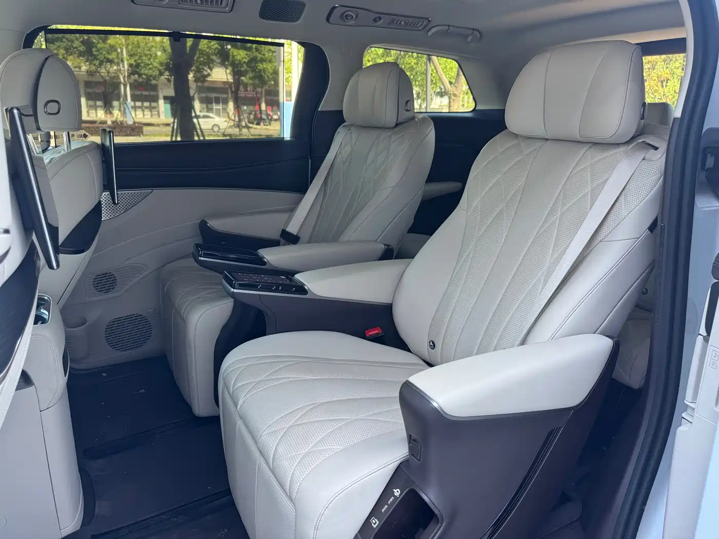 Denza D9 2025 2025 Model DM-i Smart Drive Edition 1020 AWD Flagship