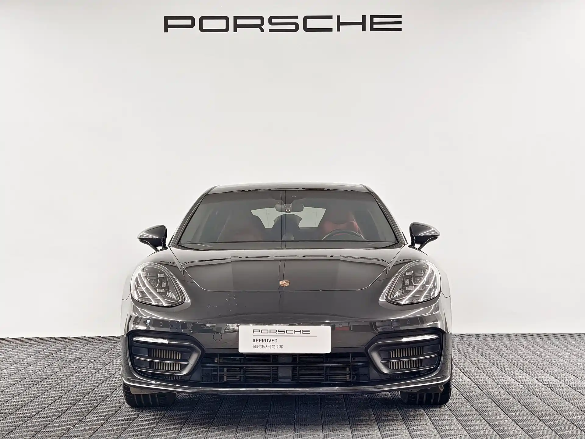Photo 2 - Porsche Panamera