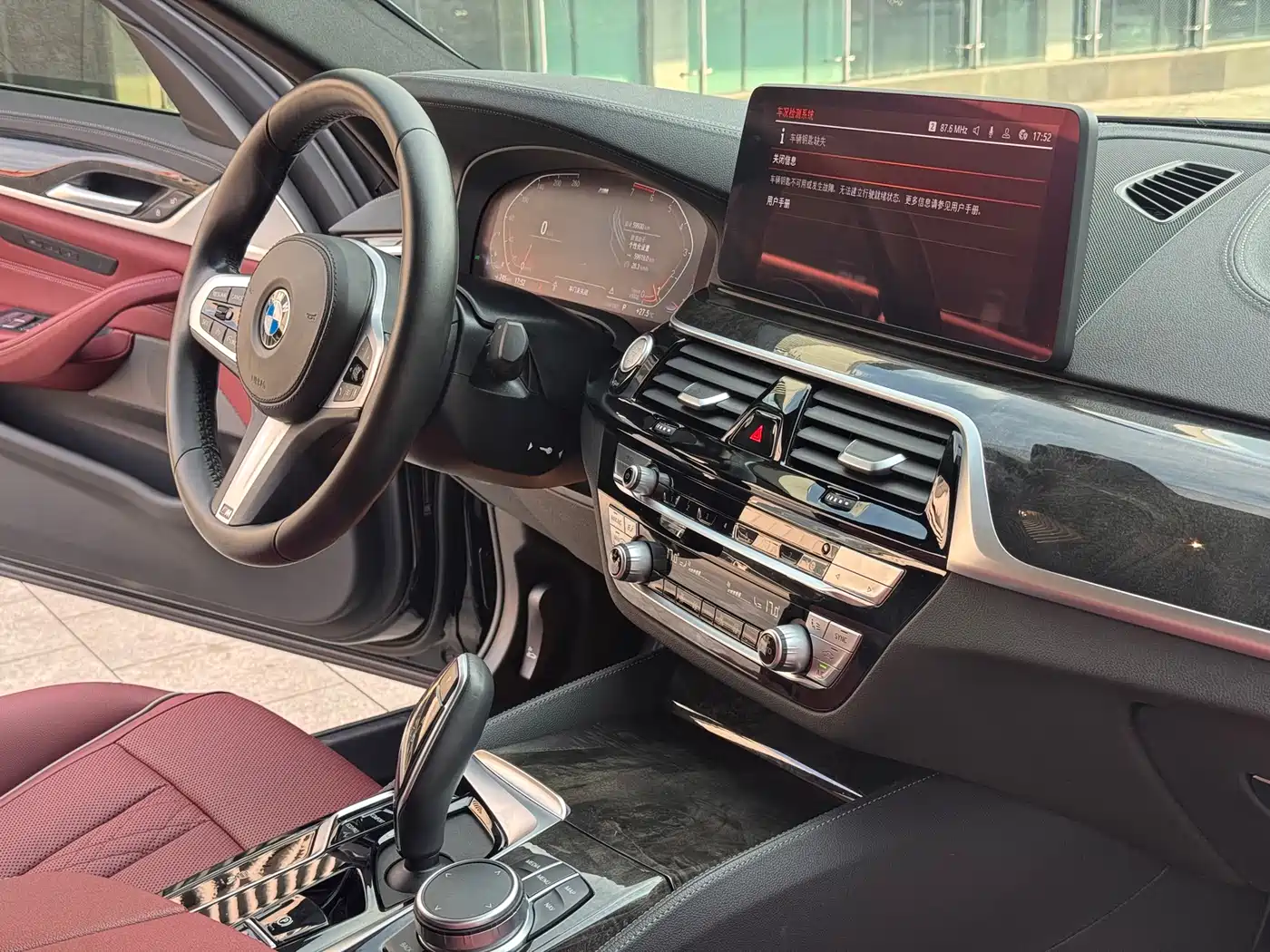 BMW 5 Series 2021 525Li M Sport Package фото 6