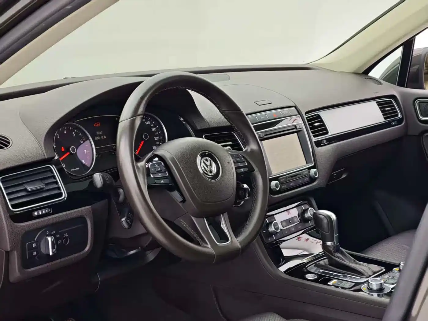 Volkswagen Touareg 2017 3.0TSI Explorer Edition фото 4
