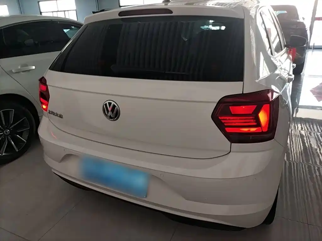 Volkswagen Polo 2019 Plus 1.5L Automatic Panorama Enjoyment Edition фото 6