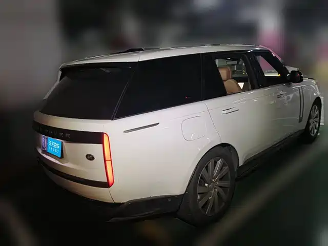 Land Rover Range Rover 2023 3.0 L6 400PS Golden Age 7-Seater Long Wheelbase — фото 2
