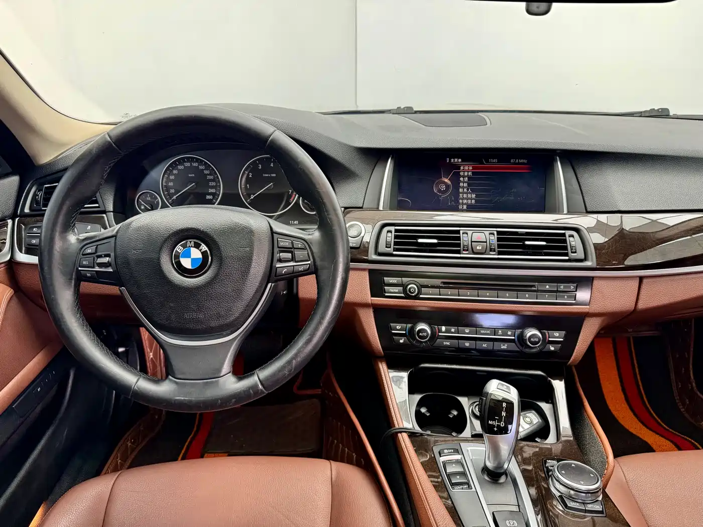 BMW 5 Series 2014 528Li Leading Edition фото 18