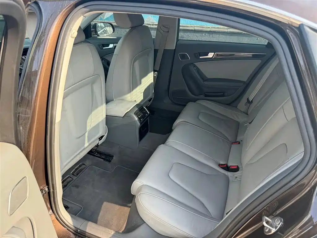 Audi A4L 2016 35 TFSI Collector's Edition S line Comfort фото 6