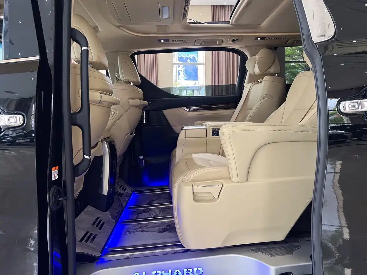 Toyota Alphard 2021 Hybrid 2.5L Luxury фото 14