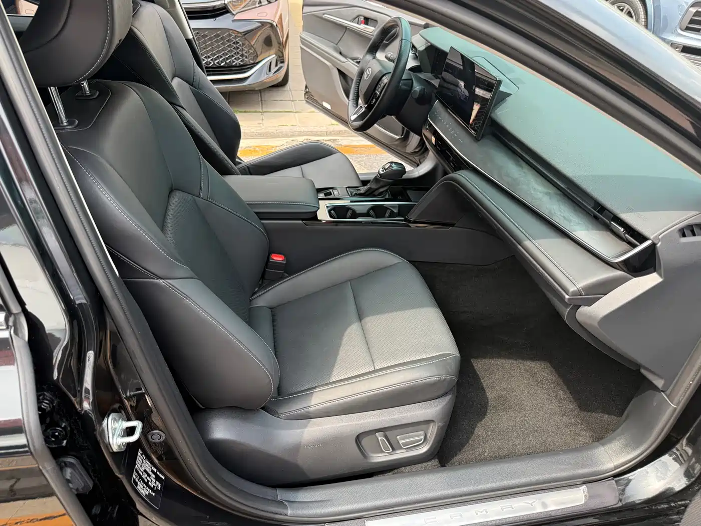 Toyota Camry 2024 Hybrid 2.0HGVP Luxury Edition фото 14