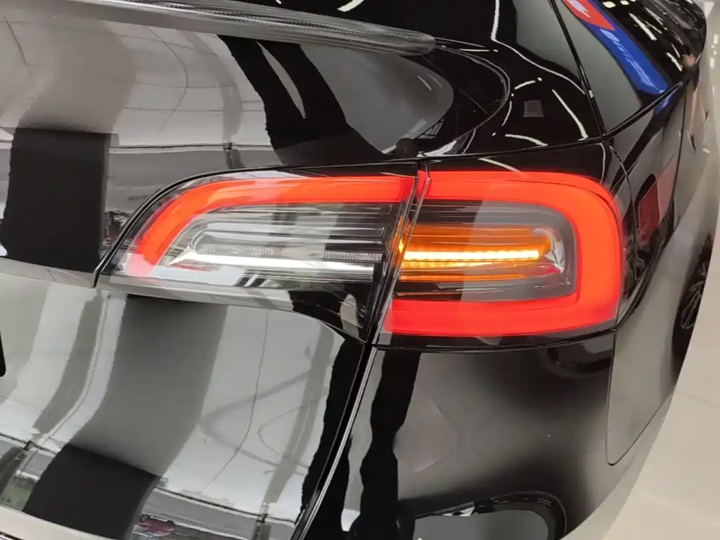 Фото 8 - Tesla Model Y
