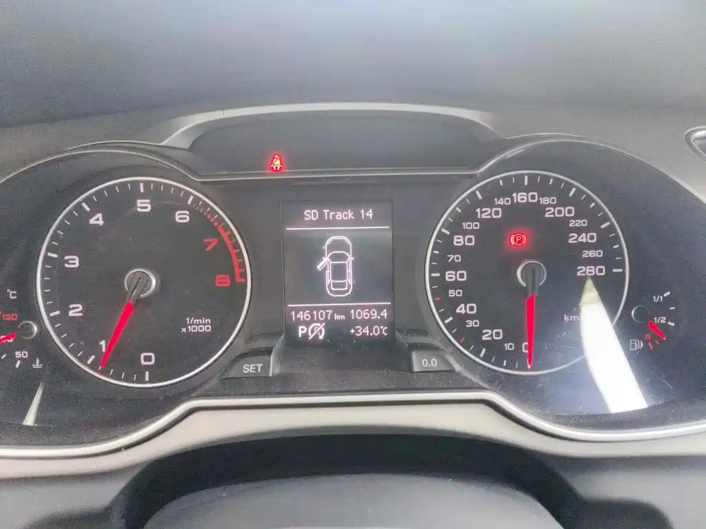 Photo 4 - Audi A4L