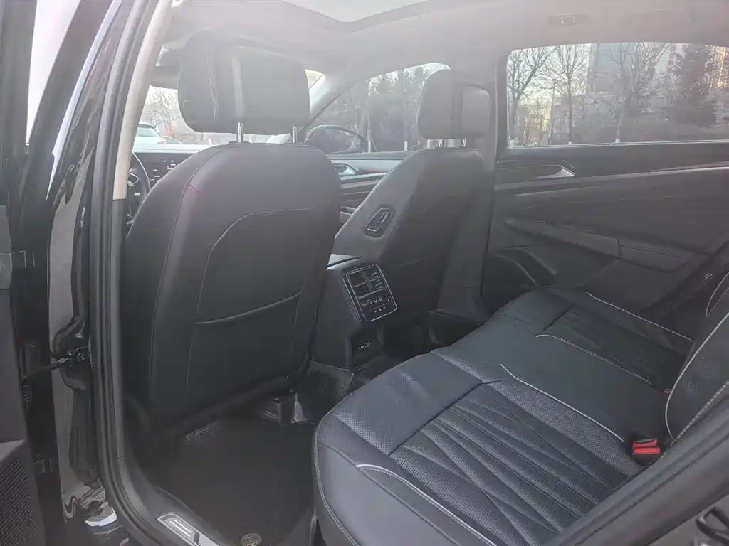 Volkswagen Passat 2023 Facelift 380TSI Luxury Edition фото 10