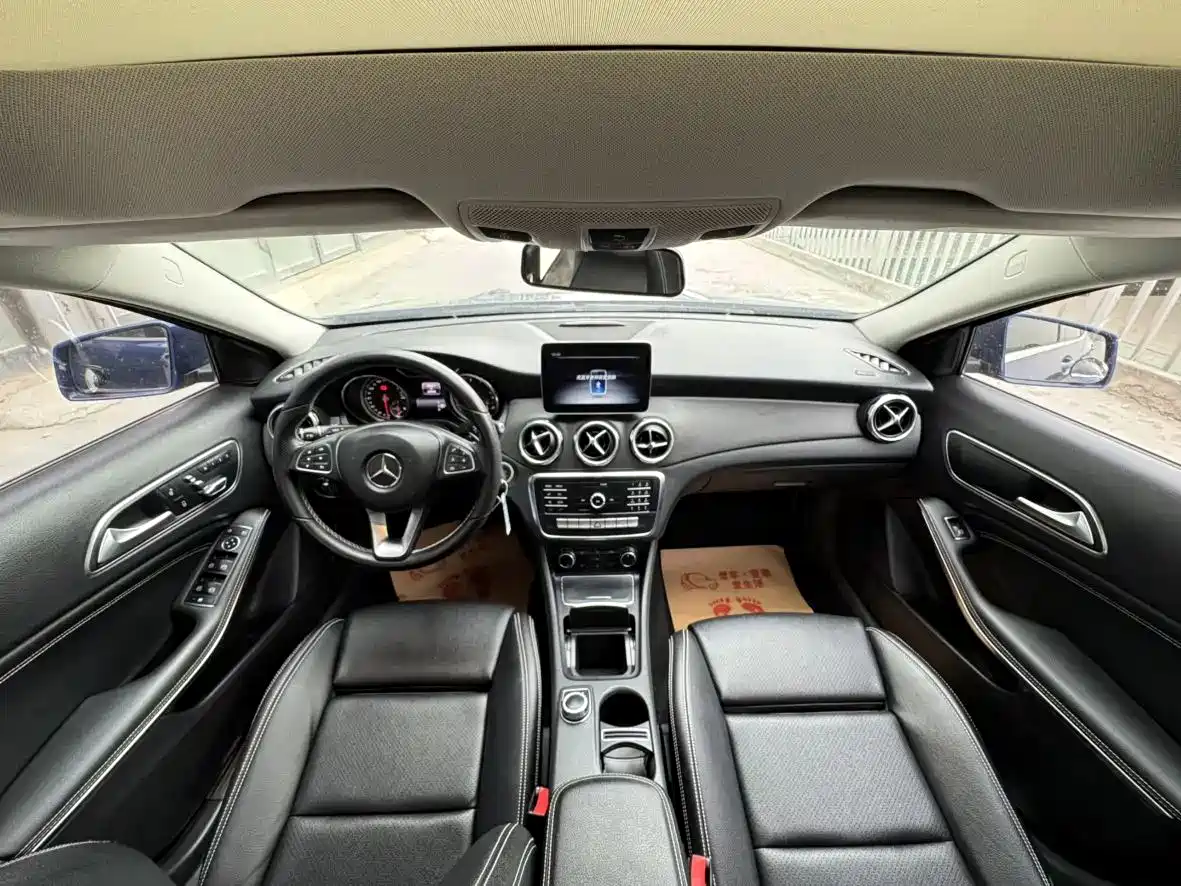 Mercedes-Benz GLA 2018 GLA 200 Dynamic фото 8