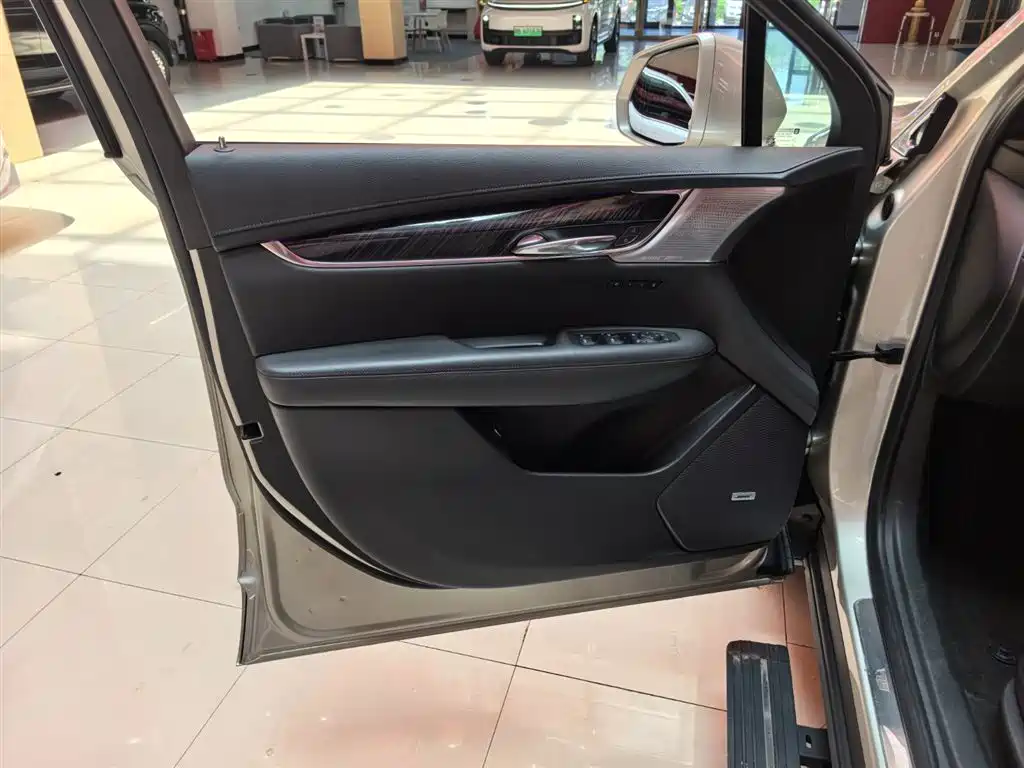 Cadillac XT6 2022 2.0T 6-Seater 4WD Luxury 120th Anniversary Limited Edition фото 6