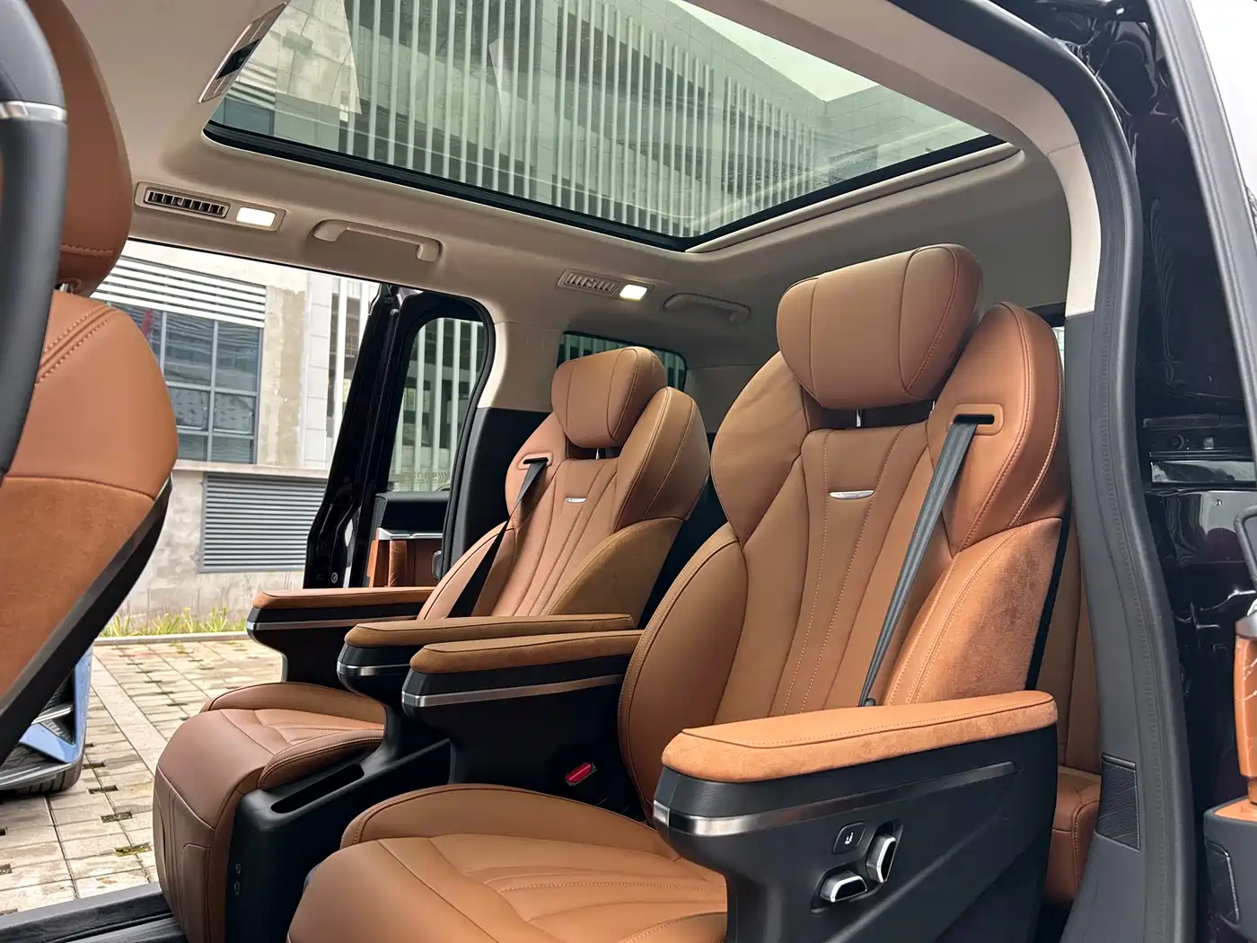 Hongqi HQ9 PHEV 2024 Model 2.0T AWD Business Edition фото 12