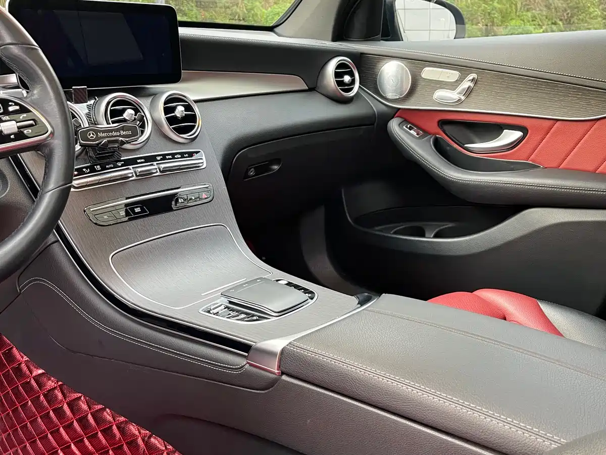 Mercedes-Benz GLC Coupe 2020 GLC 300 4MATIC Coupe SUV фото 15
