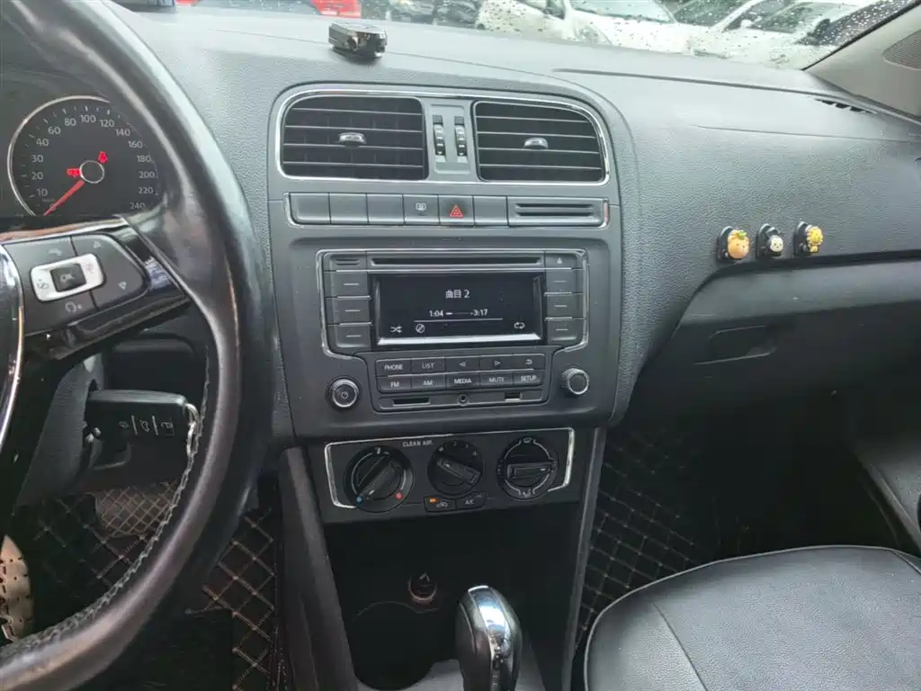 Volkswagen Polo 2016 1.6L Automatic Comfort фото 13