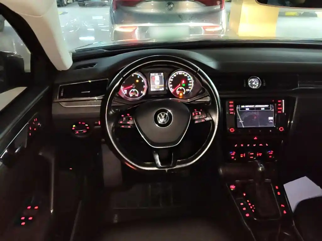 Фото 11 - Volkswagen Passat
